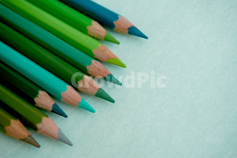 색연필,푸른,colorful,색깔,그라데이션,색채,다양한,초록,파랑,남색,연필,art,pencil,graduation,미술,도구,뾰족한,colored,color,배경,empty,space,예술,art,사물,물건,오브젝트,thing,object,matter,학용품,문구류,사무용품,school supplies,stationery,office supplies,누끼,remove background
