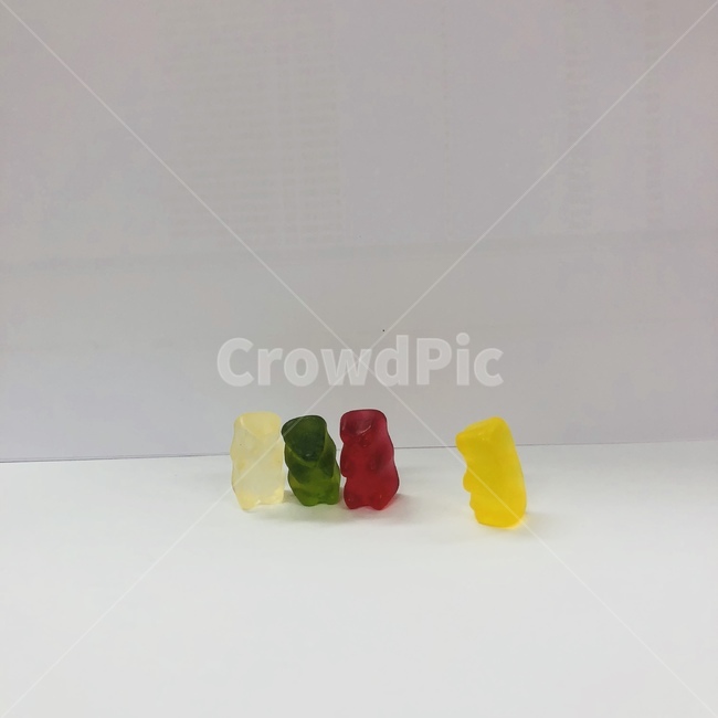 젤리,간식,음식,곰,제과,사탕,달달함,오후,당충전,곰젤리,색감,노랑,빨강,초록,하양