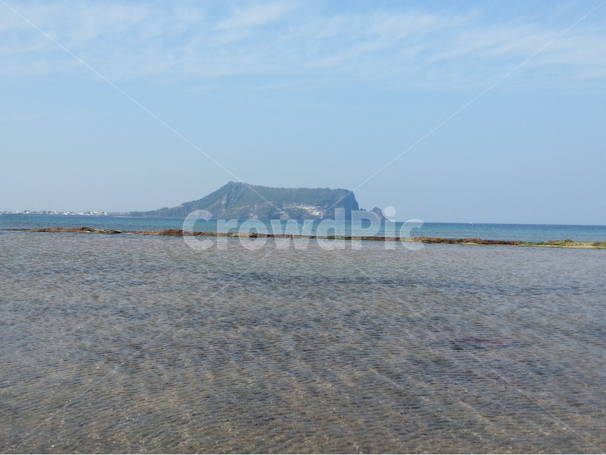 제주도,성산일출봉,광치기해변,화산섬,세계자연유산,자연,풍경,nature,landscape,한국자연풍경,한국자연경관,korea nature landscape,제주도,jeju,jeju island,outdoors,옥외,land,땅,water,물,shoreline,해안선,sea,바다,ocean,대양,coast,연안