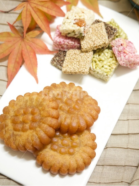 약과,강정,깨강정,한국음식,식품,한식,한국문화,음식,한국,배경,음식문화,웰빙,문화,아시아,아시아음식,접시,전통,설날,추석,젓가락,추석음식,설날음식,명절,명절음식,한국과자,전통과자,과자,한과,한국전통과자,쌀과자,간식,후식,스낵,단풍잎,한국전통,한국문화,korean traditional,korean culture,음식,식재료,요리,food,cook,meal,dishes,food reserves,한식,한국음식,한국요리,korean food,korean dishes,korean meal,korean cook,디저트,간식,후식,dessert,snack