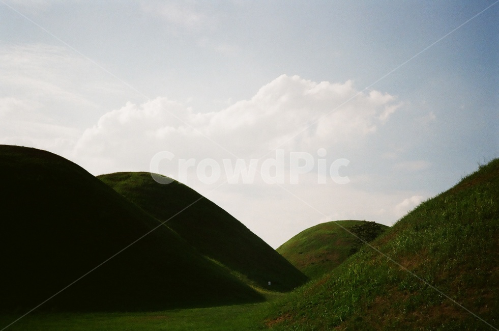 경주,고분,하늘,날씨,유적지,자연,풍경,nature,landscape,grassland,목초지,field,들,outdoors,옥외,mound,투수판
