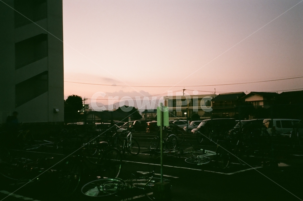 자전거주차장,일본,자전거,방과후,고요,정적,도시,풍경,city,landscape,감성,sensible,feeling