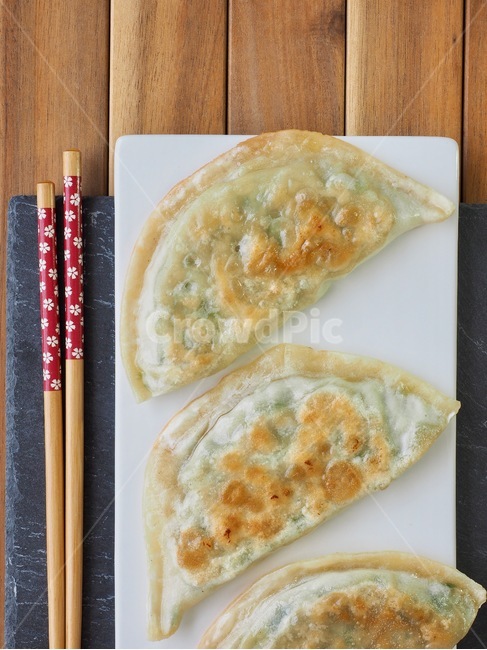 dumpling,plate,Korean culture,Chinese food,food,food culture,Baked dumplings,Asia,Grilled dumplings,background,culture,Asian food,Flat dumplings,tradition