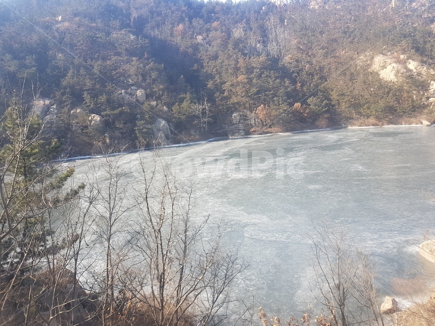 겨울산,꽁꽁언강,겨울나무,호수,겨울산풍경