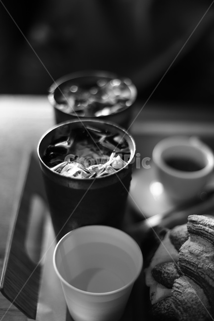흑백사진,커피,아이스아메리카노,카페,흑백,cup,컵,커피컵,커피,카페,coffee,cafe,흑백,모노톤,monochrome,black and white