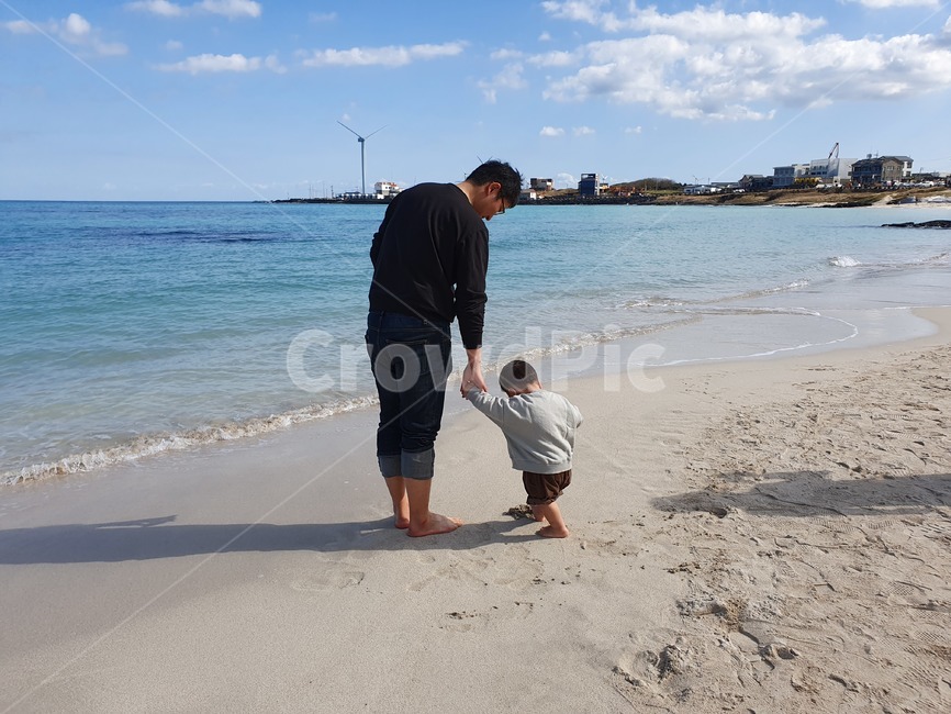 person,사람,human,인간,아들과아빠,sea,겨울바다