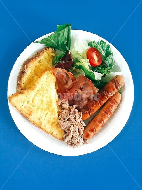 food,음식,dish,요리,meal,식사,brunch,소세지,토스트,야채,브런치,프렌치토스트