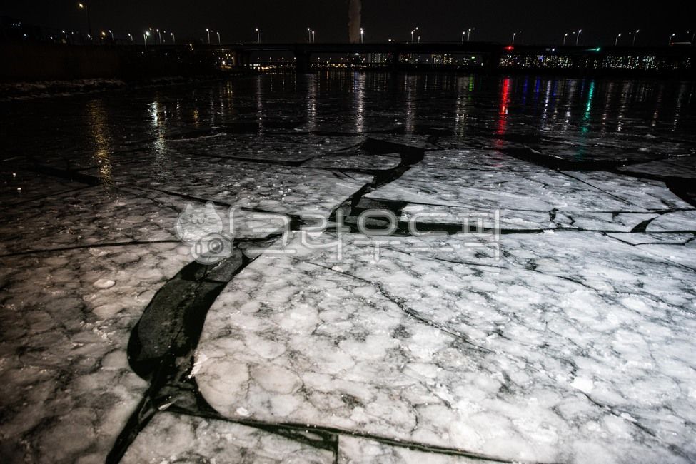 한파,얼어붙은,한강,한강다리,얼음,강물,서울,coldwave,frozen,hanriver,hanriverbridge,ice,riverwater,seoul