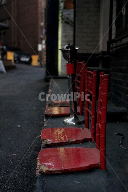 Han Gangjin,chair,old,red chair,redchairs,red,alleys,redchair,Itaewon,chairs,close