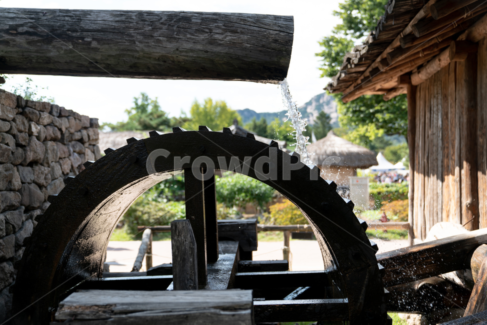 전통,경복궁,고궁,대한민국,야외,나무,목조,목재,목조건물,문화재,조선시대,한옥,물레방아,방앗간,수로,물,한국전통,한국문화,korean traditional,korean culture
