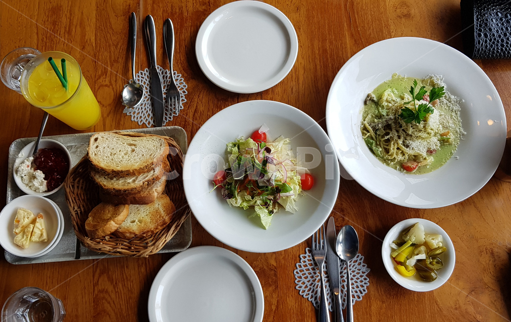 브런치,샐러드,빵,스파게티,점심,런치,가게,맛집,식당,아침밥,초록색,food,bread,음식,브래드,브레드,녹색음식,음식,식재료,요리,food,cook,meal,dishes,food reserves