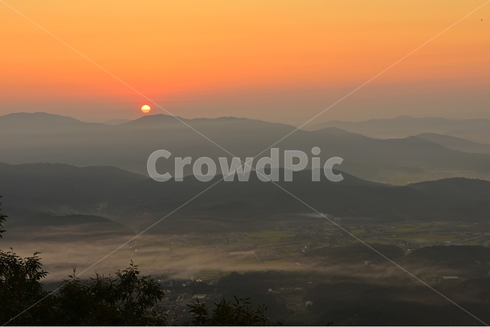 플레어,light,빛,nature,자연,landscape,경치,outdoors,옥외,scenery,풍경,dawn,새벽,redsky,붉은하늘,sky,하늘,weather,날씨,flare,충남,천안,흑성산,독립기념관,흑성산운해,독립기념관아침,일출,여명,아침,운해