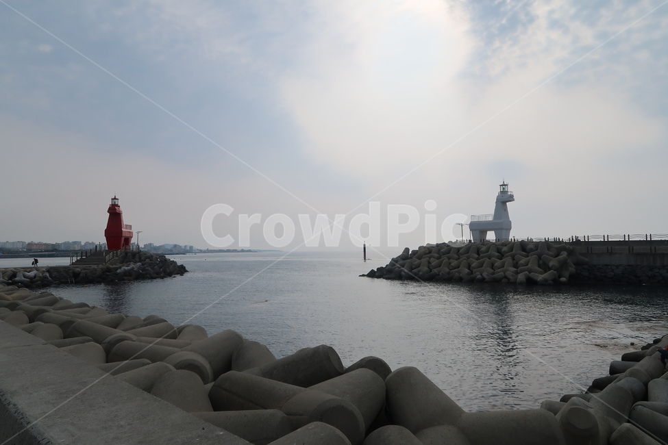 nature,자연,outdoors,옥외,land,water,물,shoreline,해안선,ocean,대양,sea,바다,coast,연안,제주,제주도,하늘,jeju,jejudo,sky,architecture,건축물