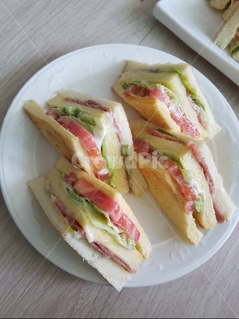 샌드위치,빵,토마토,수제샌드위치,아침식사,음식,식재료,요리,food,cook,meal,dishes,food reserves,디저트,간식,후식,dessert,snack