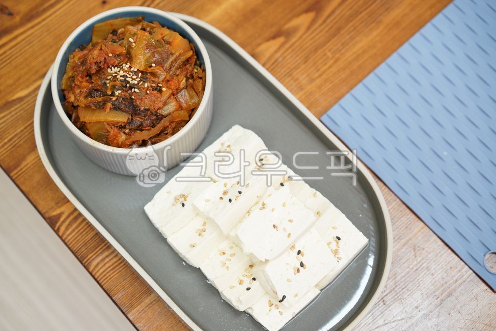 두부김치,두부,김치,한식,요리,반찬,음식,술안주,먹거리,접시,집밥,건강식,콩요리,food