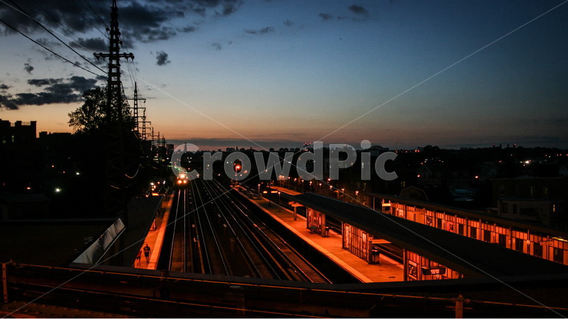 뉴욕,일몰,매직아워,기차역,지하철역,승강장,해질녘,노을,우드사이드,퀸즈,woodside,7train,subway,지하철,지상철,nyc,NewYork,City,citylife,도시,도시풍경,역,귀가,퇴근길,붉은노을,도시,풍경,city,landscape,해외,외국,세계,foreign,oversea,world,세계도시풍경,해외도시풍경,외국도시풍경,world cityscape,교통,교통수단,traffic,transportation,road,도로