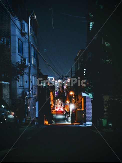 city,시티,town,도시,urban,어반,metropolis,중심지,building,건물,밤풍경,밤,night,조명,야경,골목길,골목,뒷골목,가로등,nightscape,landscape,light,도시야경,고요한,조용한,한적한,야경,밤,풍경,nightscape,night,landscape,골목길,alley