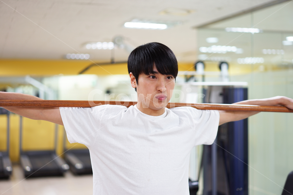 운동,남자,체조,스트레칭,체력단련,헬스,헬스장,자기관리,피트니스,몸관리,운동기구,근력운동,무산소운동,유산소운동,다이어트,health,gym,fitness,diet,man,stretching,트레이닝,남성,사람,인물,인간,human,person,얼굴표정,facial expression,face,남성,남자,man,male,건강,헬스웨어,헬스케어,healthware,health care