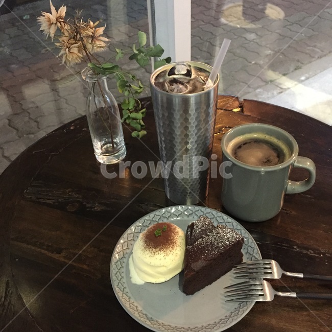 도기류,컵,카페컵,받침접시,감성사진,coffeecup,cup,커피컵,pottery,saucer,cake,케이크,coffee,커피