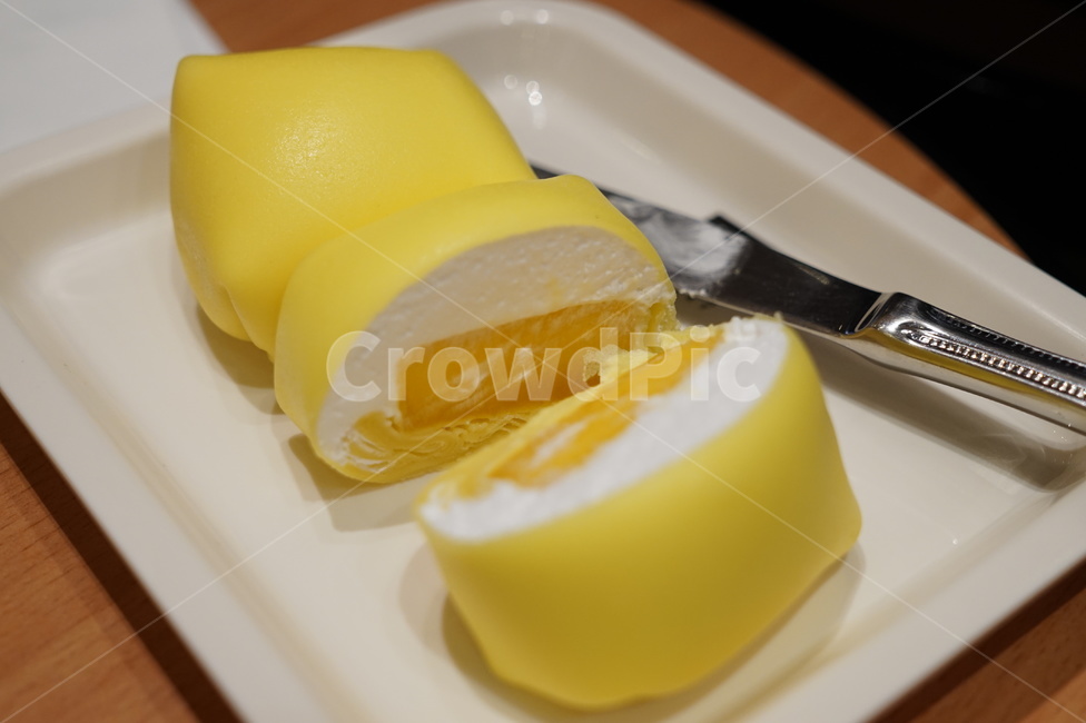 망고,디저트,나이프,크림,노랑,접시