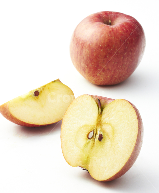 과일,fruit,apple,사과,달콤한,상큼한,하얀색,whithe,background,red,배경,정물,사물,접사,근접촬영,closeup,cut,section,자른,단면,음식,식재료,요리,food,cook,meal,dishes,food reserves,과일,열매,fruit,누끼,remove background