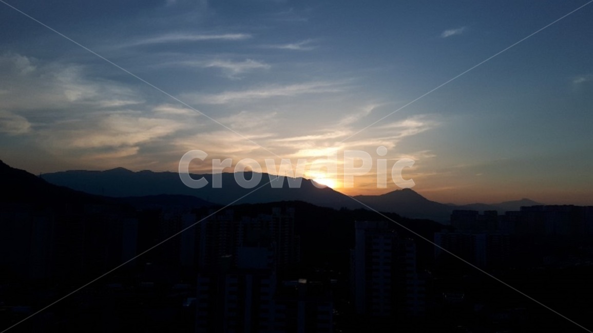 sunset,일몰,sky,하늘,공활하늘,자연,풍경,nature,landscape,outdoors,옥외,sunlight,햇빛,red sky,붉은 하늘,dusk,황혼,dawn,새벽