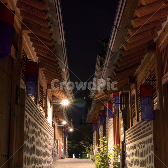 temple,town,urban,어반,야경,경치,밤,풍경,nightscape,nightview,건물,landscape,빛,light,관광지,관광,building,옥외,outdoors,sightseeing,기와집,전통,옛날,감성,path,통로,walkway,sidewalk,보도,korea,한국,아시아,asia,pavement,포장,flagstone,판석,야경,밤,풍경,nightscape,night,landscape,도시,city,한국도시풍경,한국도시경관,korea cityscape,골목길,alley,한국전통,한국문화,korean traditional,korean culture