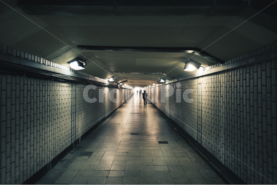 터널,지하보도,복도,지하터널,벙커,지하벙커,tunnel,사람,원근법,1점투시,투시법,스릴러,공포
