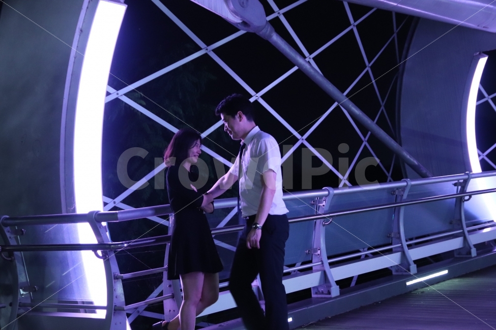 연인,눈빛,사랑,다정다감,야경,다리,야경,밤,풍경,nightscape,night,landscape,사람,인물,인간,human,person,감정표현,기분,feeling,emotion,연인,커플,사랑,lover,couple,연출,컨셉,콘셉,direction,concept,lighting,조명,stage,단계