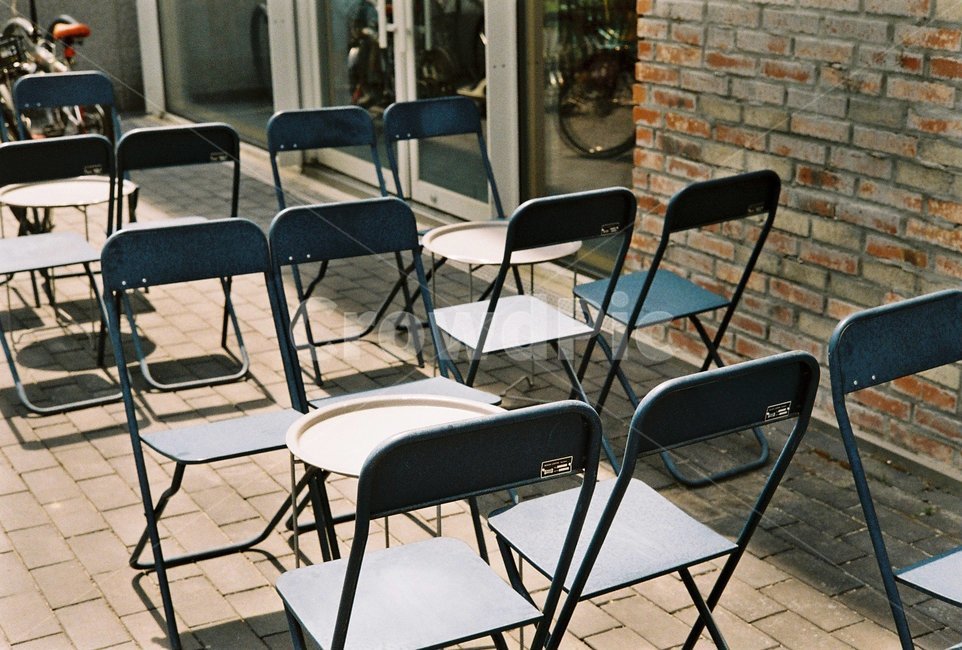 카페,카페의자,철제의자,그림자,필름사진,의자,의자들