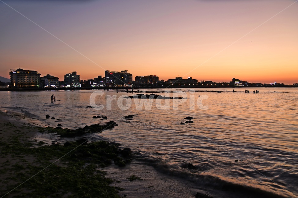 제주도,노을,해변,이호테우,jejuisland,자연,풍경,nature,landscape,한국자연풍경,한국자연경관,korea nature landscape,해변,바다,beach,sea,제주도,jeju,jeju island,outdoors,옥외,sky,하늘,red sky,붉은 하늘,sunset,일몰,dawn,새벽,dusk,황혼