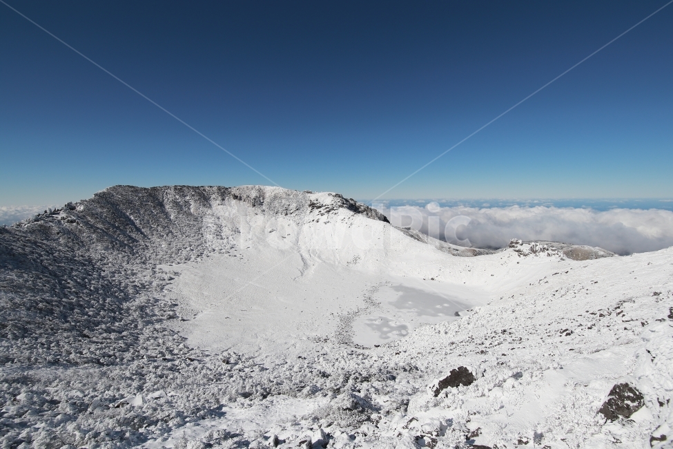 한라산,상고대,설산,겨울,겨울산행,눈꽃,진달래대피소,성판악,관음사,제주도,제주,백록담,겨울,계절,winter,season,자연,풍경,nature,landscape,한국자연풍경,한국자연경관,korea nature landscape,제주도,jeju,jeju island,outdoors,옥외,mountain,산,ice,얼음,slope,경사