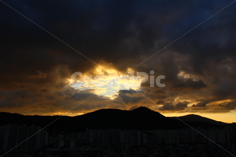 구름,노을,뚫린구름,빛,산,자연,풍경,nature,landscape,outdoors,옥외,weather,날씨