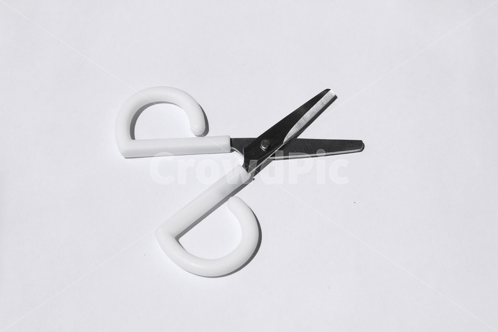 scissors,가위,도구,문구류,금속,문구,blade,clippers,closeup,cut,cutter,handle,metal,nobody,object,pair,sharp,silver,single,stainless,steel,tailor,tool,white,용품,물건,사물,흰색,화이트,하얀색,손잡이,사물,물건,오브젝트,thing,object,matter
