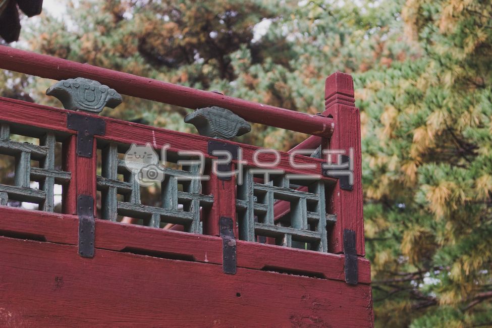 korea,Changdeokgung Palace,Changdeokgung Palace Railing,traditional hanok,Hanok railing,koreaterrace