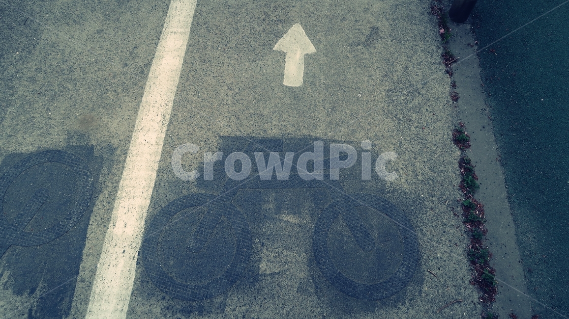 자전거,사인,표시,방향,화살표,도로,바닥,라인,sign,street,path,bike,bicycle,track,road,way,biking,route,cycle,paint,line,페인트,그림
