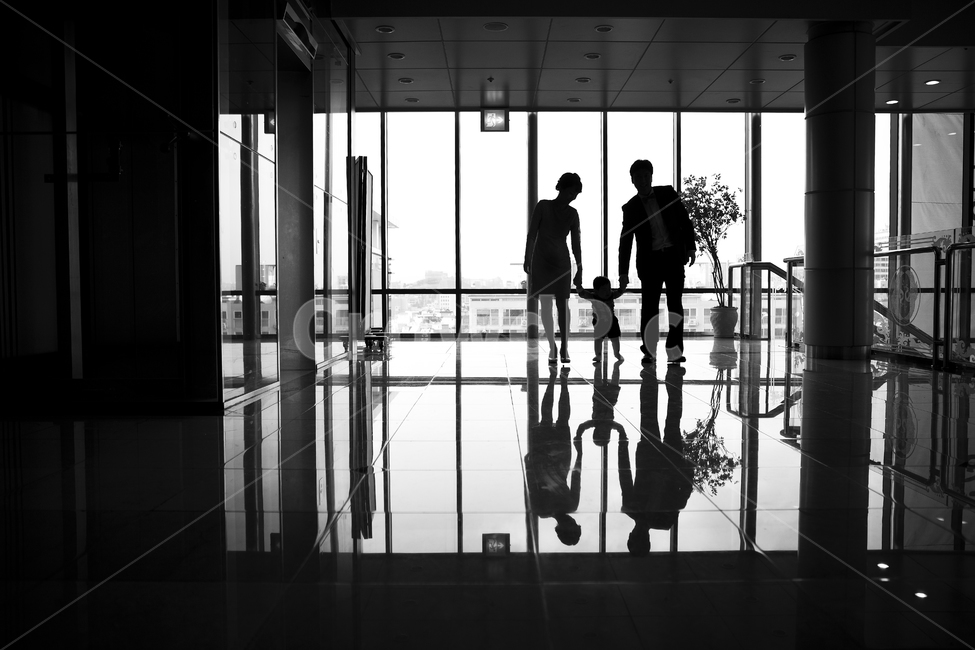 reflection,dad,kid,baby,back,mom,family,Grayscale