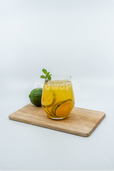 청귤차,카페음료,음료수,카페차,유리잔,청귤,음료수,drink,beverage,누끼,remove background