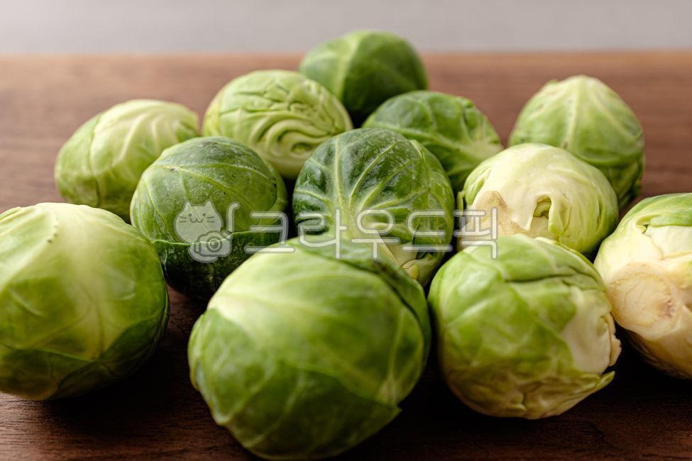 mini cabbage,small,close up,cabbage,ingredient,vegetable,Brussels Sprouts,food,meal,Brussels sprouts,grocery,Food Ingredients,ingredients,drop of a bell,sweet,fresh
