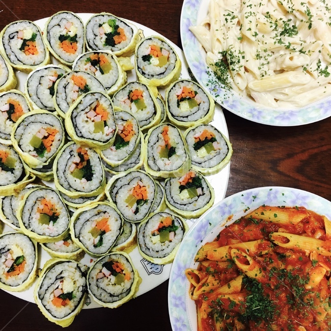 음식,김밥,크림피스타,토마토파스타,항공샷,파티,계란김밥,음식,식재료,요리,food,cook,meal,dishes,food reserves