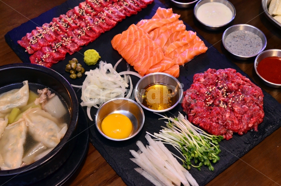 육회,연어,먹방,육회연어세트메뉴,육사시미,음식,식재료,요리,food,cook,meal,dishes,food reserves