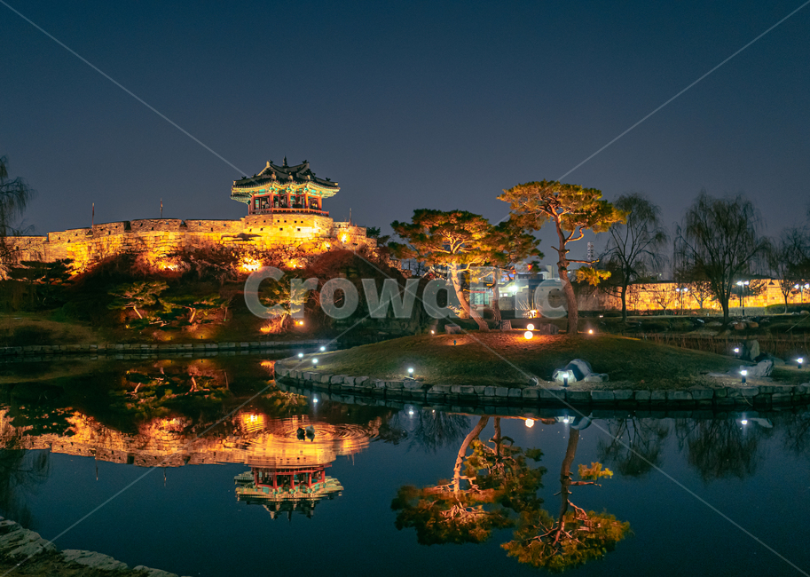 night view,castle,Banghwasuryujeong,Suwon Cultural Festival,construct,building,cultural festival,korea,traditional building,castle road,Suwon