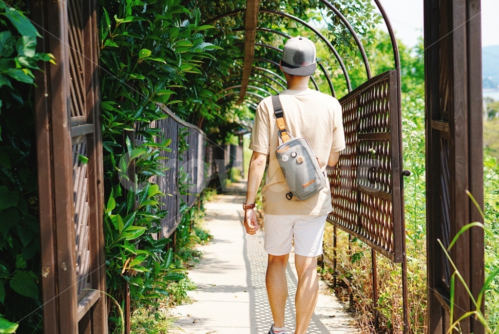 여행,travel,여행사진,국내여행,혼자여행,사진,통영,통영여행,배경사진,배경,이쁜사진,색감,색감좋은사진,여행자,여행가,스냅,스냅사진,스냅샷,뒷모습,뒷모습샷,뒷모습사진,삼각대,삼각대사진,만지도,섬,섬여행,산책,터널,사람,인물,인간,human,person