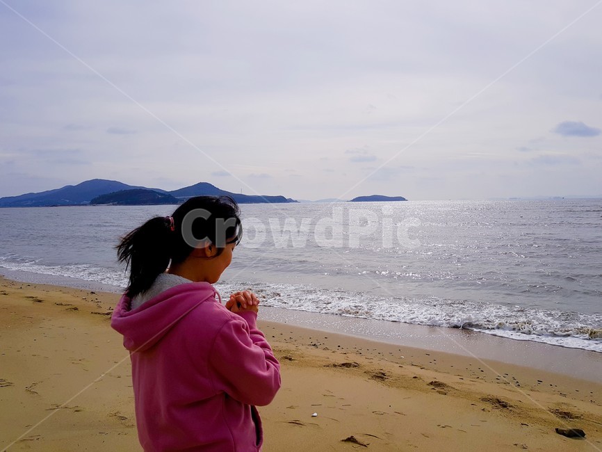기도,바다,여자,woman,바닷가,해변,기도하는모습,사람,인물,인간,human,person