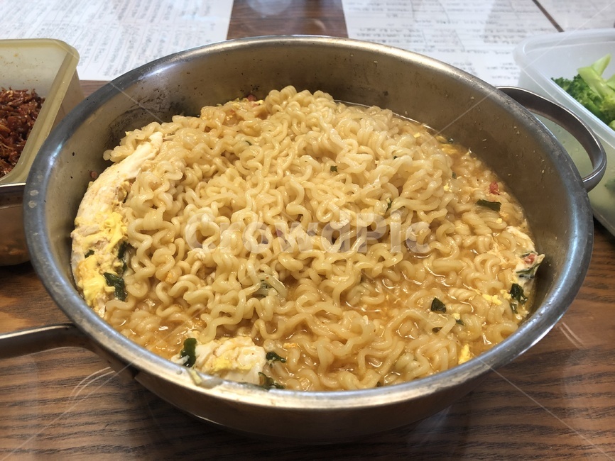 라면,야식,식사,배부름,혼밥