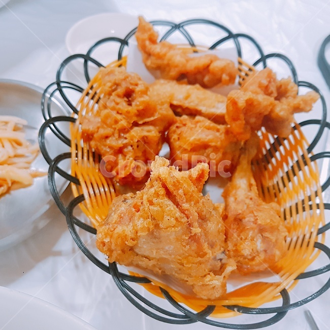 치킨,후라이드치킨,닭,튀김,chiken,friedchiken,koreanfood,koreanchiken,koreanfood,asianfood,food
