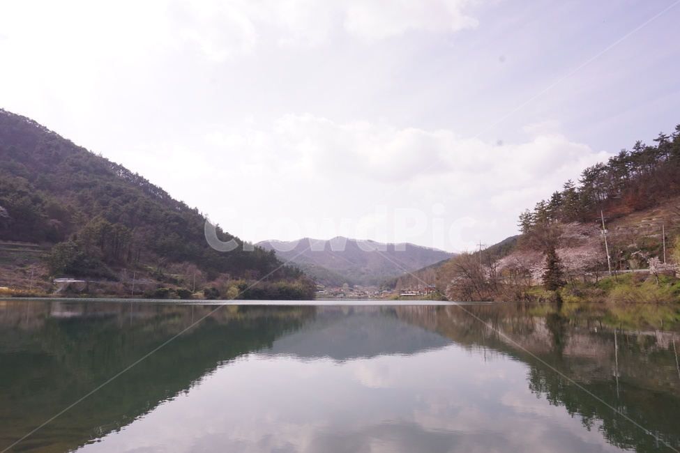 nature,자연,outdoors,옥외,water,물,저수지,수면,watersurface,하늘,sky,cloudy