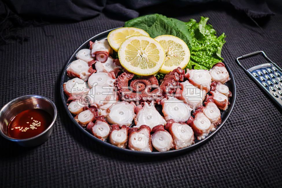 seafood,octopus,stone octopus,Octopus Boiled Raw Fish,boiled octopus