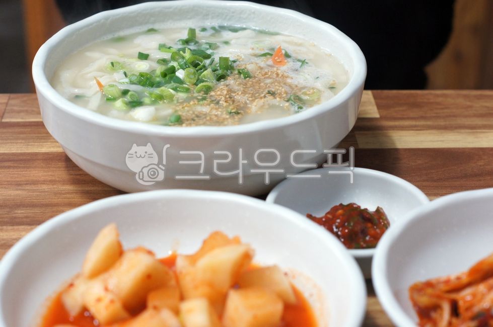 고기국수,국수,meatnoodles,면발,bowl,noodles,soupbowl,국물요리,면요리,사골,사골국,국물,kfood,foodpresentation,음식,food,요리,플레이팅,foodpresentation,plating
