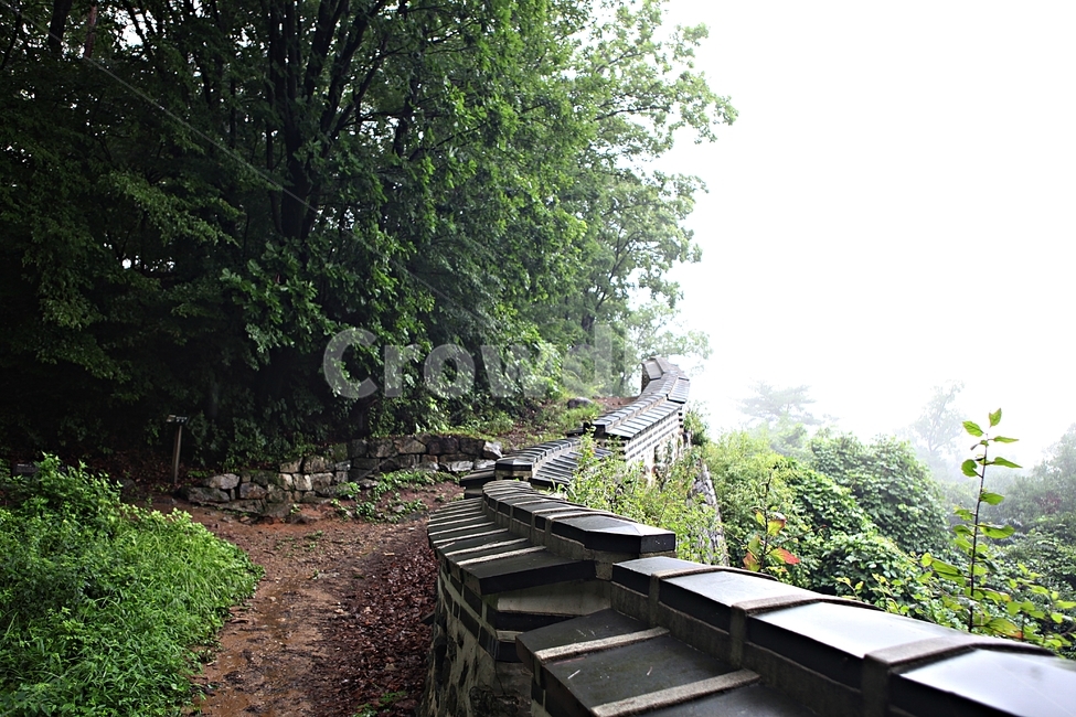 남한산성,성,성곽,숲,숲길,길,둘레길,안개,돌담,담,벽,여름,풍경